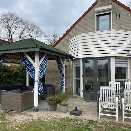 Gezellige Vakantiewoning Aan Het Water In Ewijk - Recreational Only No Workers Ngoại thất bức ảnh